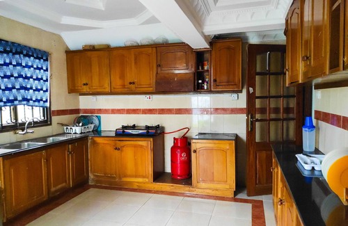 Arusha House | Explore Kunta Safaris & Treks House with Amazing Amenities