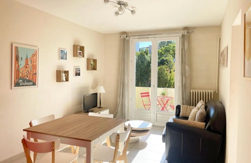 Toulouse East Apartment | Family-Friendly Retreat at Toussaint by Yumē