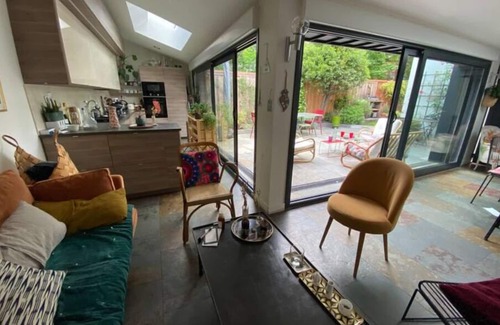 Adamville House | Prime Location: Steps to Paris & Disney, Kid-Friendly Stay