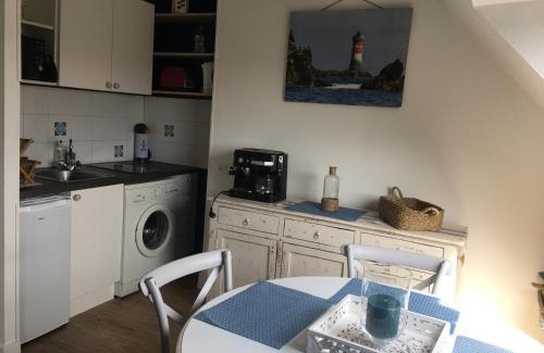 Larmor-Plage Apartment | Central Location with Free Parking and WiFi - Guest Rated 8.8