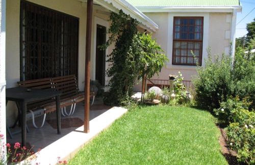 Colesberg Apartment | Top-Rated Toverberg Guest Houses with Family & Pet Amenities