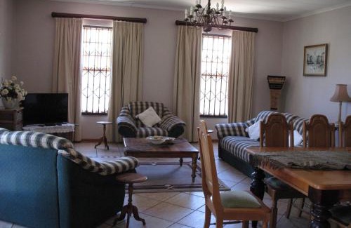 Colesberg Apartment | Top-Rated Toverberg Guest Houses with Family & Pet Amenities