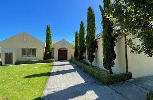 Lowburn House | Discover Towan House at Carrick Winery with Ocean Views
