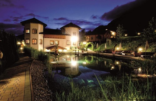 Scheffau am Wilden Kaiser Apartment | Indulgent Tower Suite with Spa & Hot Tub - Chalet Hotel am Leitenhof