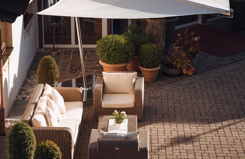 Scheffau am Wilden Kaiser Apartment | Indulgent Tower Suite with Spa & Hot Tub - Chalet Hotel am Leitenhof