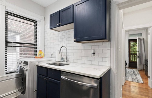 Tower Grove East Apartment | Guest Rated 10/10: Tower Grove Twins with Kitchen & Pet Friendly