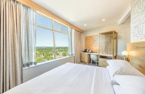 Fallsview Hotel | Elegant Tower Hotel at Fallsview with Dining and Accessibility
