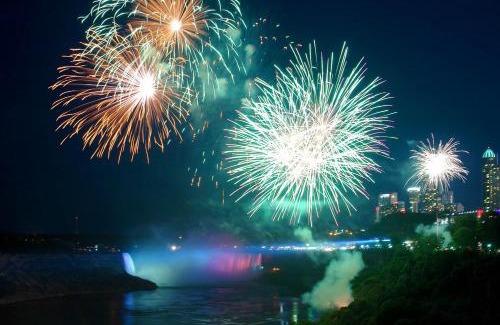 Fallsview Hotel | Elegant Tower Hotel at Fallsview with Dining and Accessibility