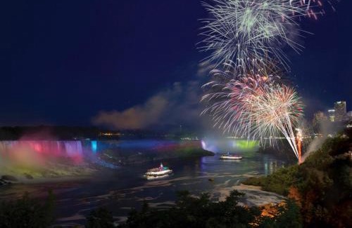 Fallsview Hotel | Elegant Tower Hotel at Fallsview with Dining and Accessibility