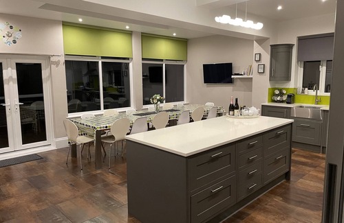 Mundesley House | Tower House: Award-Winning Family Haven by Sandy Beach