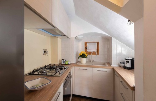 Spello Apartment | Panoramic Terrace Tower House with Family and Pet Amenities