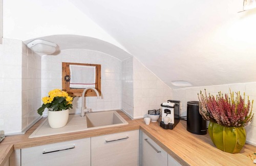Spello Apartment | Panoramic Terrace Tower House with Family and Pet Amenities