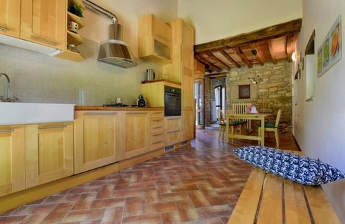 Serramazzoni Apartment | Pet-Friendly Retreat at Towerhouse517 with Spa & Free Parking
