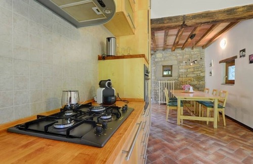 Serramazzoni Apartment | Pet-Friendly Retreat at Towerhouse517 with Spa & Free Parking