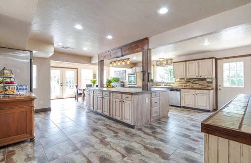 Valley View House | Discover Towering Oaks: Ideal Event & Retreat Center