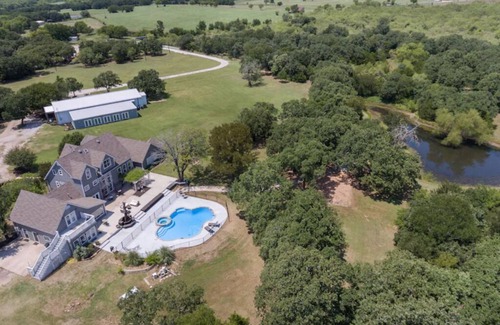 Valley View House | Discover Towering Oaks: Ideal Event & Retreat Center