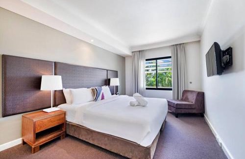 Darwin City Centre Apartment | Relax at Towering Palms: Seaside Balcony & Resort Pool