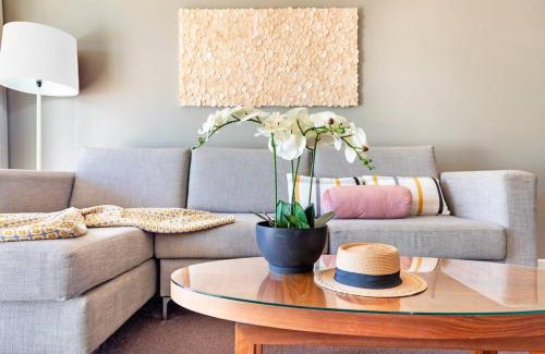 Darwin City Centre Apartment | Relax at Towering Palms: Seaside Balcony & Resort Pool