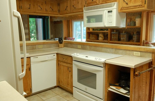 Birchwood Cabin | Family-Friendly Cabin with Kitchen – Rated 10/10 by Guests