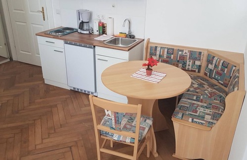 Roßau Apartment | Pet-Friendly Town Apartment Pramergasse with Two Bedrooms