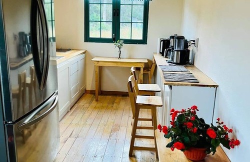 Agencia Municipal Santa Cruz Cabin | Discover the Town Cabin Nestled in Scenic Foothills