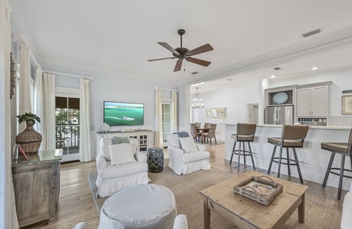 Watercolor Condo | Elegant Town Center Condo Steps from Watercolor & Seaside