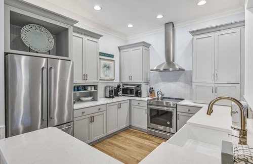 Watercolor Condo | Elegant Town Center Condo Steps from Watercolor & Seaside