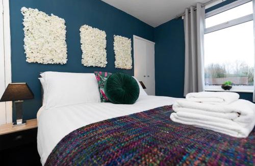 Guisborough House | Central Location with Pet-Friendly Comforts Await You!