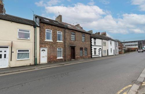 Guisborough House | Central Location with Pet-Friendly Comforts Await You!