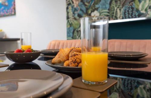 Guisborough House | Central Location with Pet-Friendly Comforts Await You!