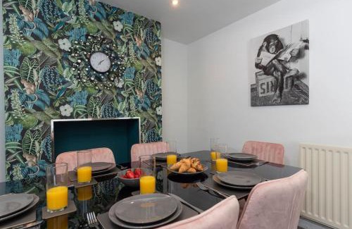 Guisborough House | Central Location with Pet-Friendly Comforts Await You!