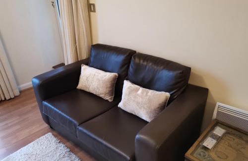Basingstoke Apartment | Central Penthouse: Family-Friendly Retreat in the Heart of Town