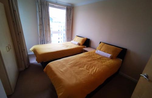 Basingstoke Apartment | Central Penthouse: Family-Friendly Retreat in the Heart of Town