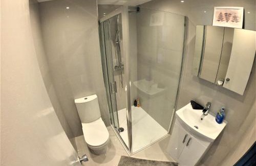 Basingstoke Apartment | Inviting Town Centre Studio Flat - Family-Friendly Stay!