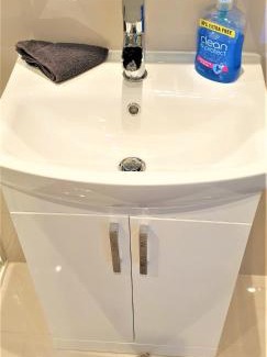 Basingstoke Apartment | Inviting Town Centre Studio Flat - Family-Friendly Stay!