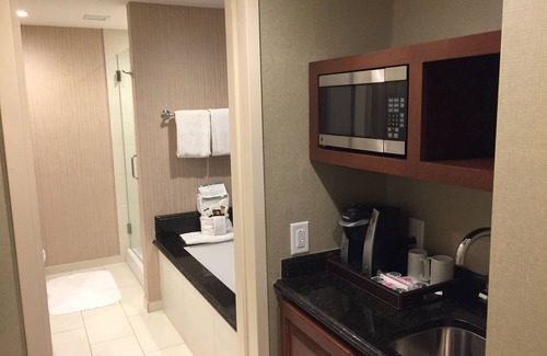 West Ashley Hotel | Top-Rated Town & Country Inn with Pool and Dining Options