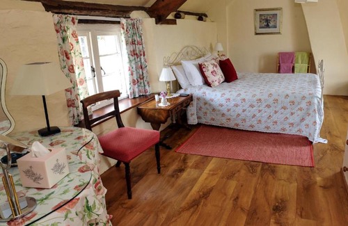 Crowcombe House | Cozy Town End Farm Cottages: 4-Star Stay with Kitchen & Pets