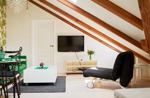 Old Town Apartment | Discover Town Hall Apartments with Family-Friendly Amenities