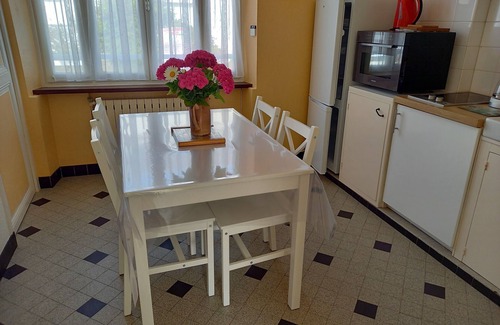 Le Croisic House | Prime Location Townhouse Steps from Amenities and Park