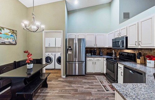 Bearss Plaza House | Cozy Town 'n' Country: 3 Bedrooms & Enclosed Pool Oasis