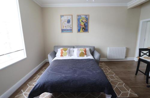 Stourport-on-Severn Apartment | Exceptional Town View Hotel - Family-Friendly Retreat