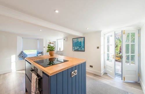 St. Andrews House | Ideal Town Centre Retreat with Parking, Steps to the Beach