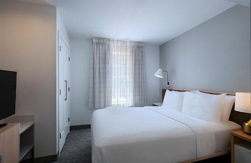College Station Hotel | Cozy TownePlace Suites by Marriott in College Station