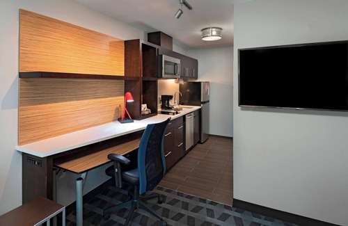 Port Allen Hotel | Exceptional Towneplace Suites Baton Rouge with Pool & Dining