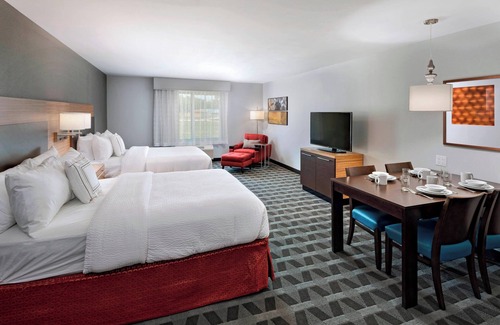 Port Allen Hotel | Exceptional Towneplace Suites Baton Rouge with Pool & Dining