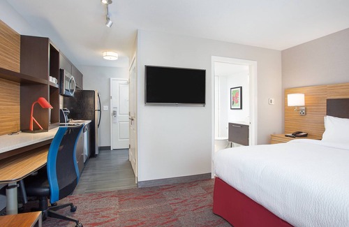 Oak Ridge Hotel | Eco-Friendly TownePlace Suites with Pool in Knoxville