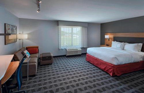 Port Allen Hotel | Pet-Friendly TownePlace Suites in Baton Rouge with Pool
