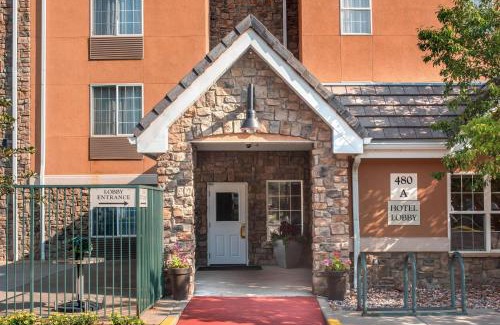 Broomfield Hotel | Pet-Friendly TownePlace Suites with Pool & Breakfast in Boulder