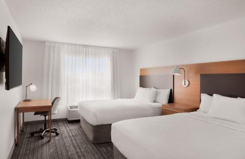 Naperville Hotel | Pet-Friendly TownePlace Suites in Naperville with Hot Tub