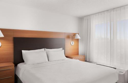 Naperville Hotel | Pet-Friendly TownePlace Suites in Naperville with Hot Tub